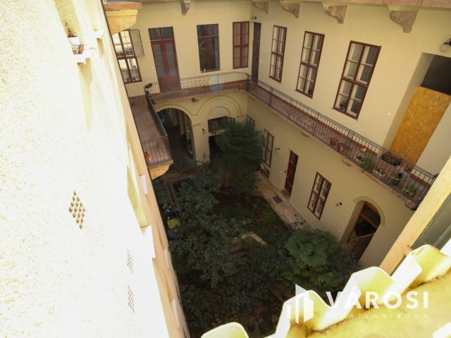 Otthonos lakás kiadó a Belváros szíve csücskében