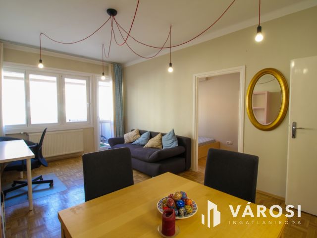 Otthonos lakás kiadó a Belváros szíve csücskében