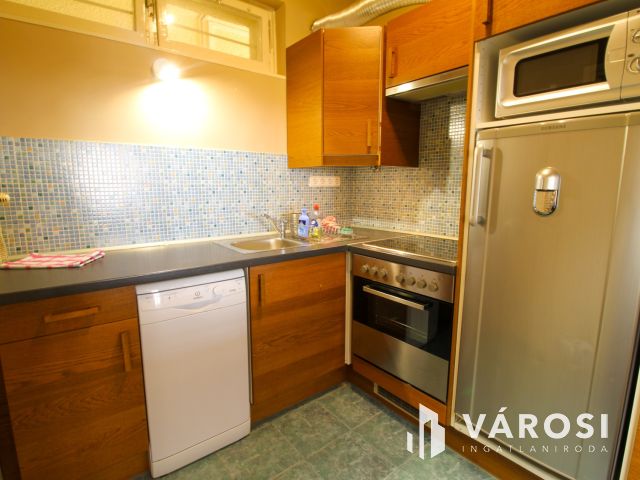 Otthonos lakás kiadó a Belváros szíve csücskében