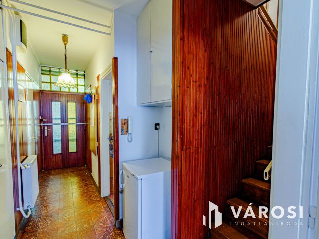 Alul nappali, felül nyugalom – kétszintes otthon garázzsal