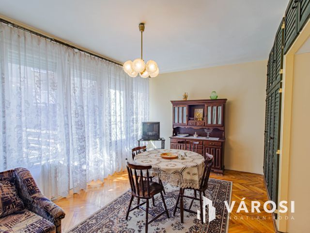 Alul nappali, felül nyugalom – kétszintes otthon garázzsal