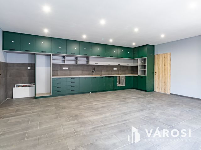 Zsámbok csendes részén, újjáépített családi ház eladó