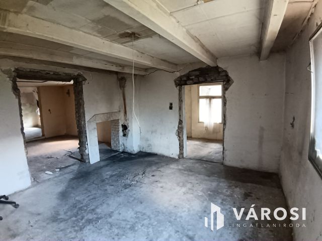 Dömsödön felújitást igényló családi ház eladó jó áron!