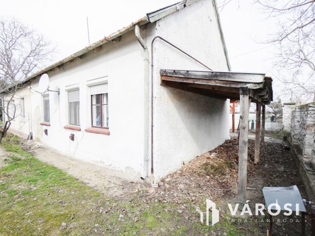 Szigetmonostor központi részén!