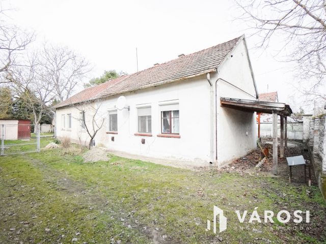 Szigetmonostor központi részén!