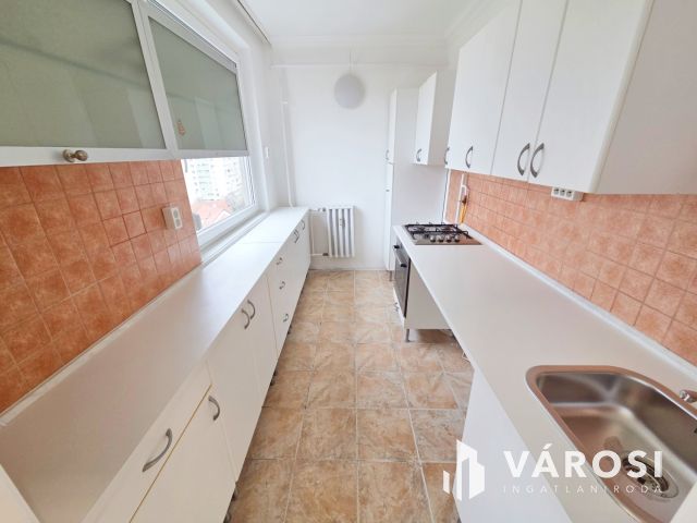 Igényesen felújított panel lakás jó helyen