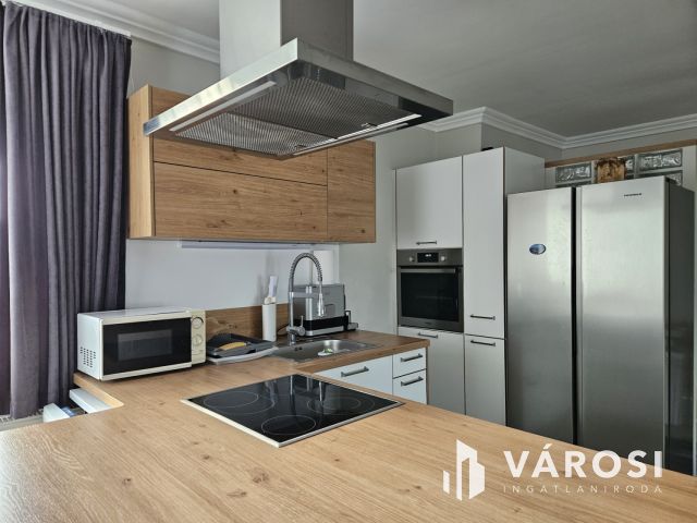 Igényes, felújított ház két lakrésszel Győrszentivánon