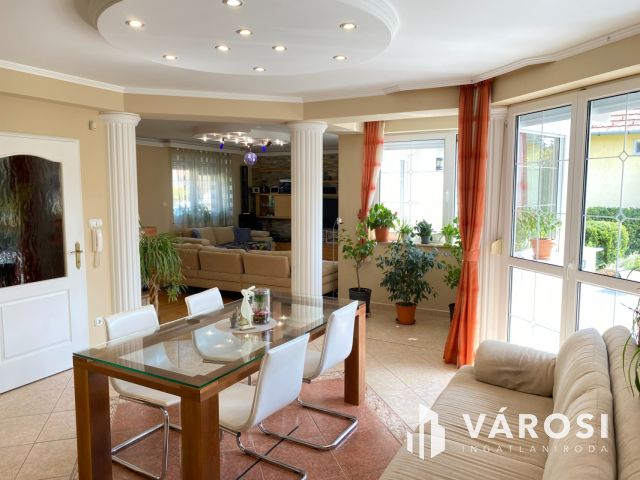 Világos, tágas családi ház nagy kerttel Győrújbaráton