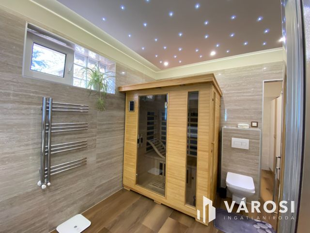 Világos, tágas családi ház nagy kerttel Győrújbaráton