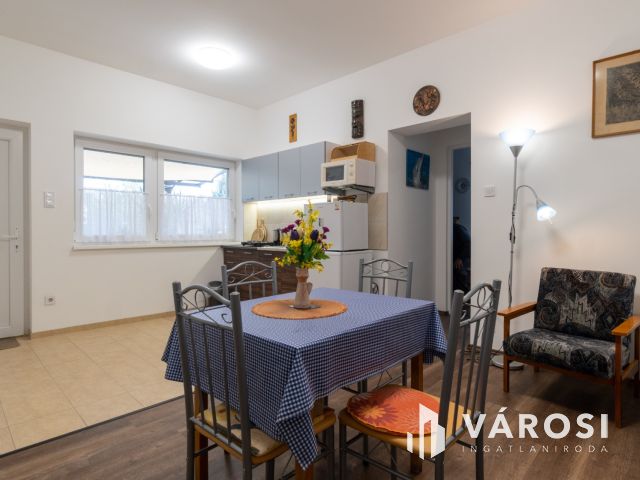 Két lakrészes családi ház Szabadifürdőn