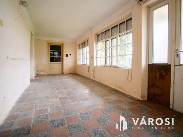 Nappali + két szobás családi ház Eleken