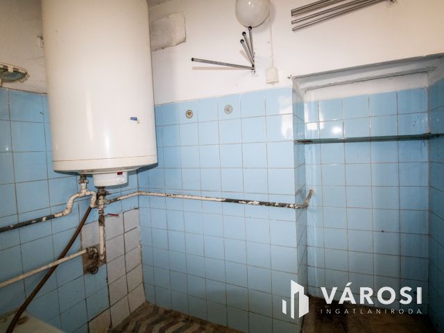 Nappali + két szobás családi ház Eleken