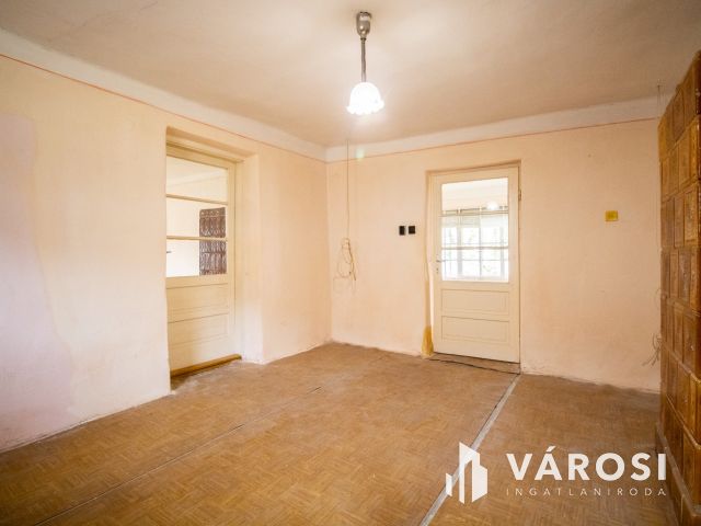 Nappali + két szobás családi ház Eleken