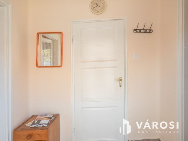 Három generációs 6 szobás családi ház Tápén