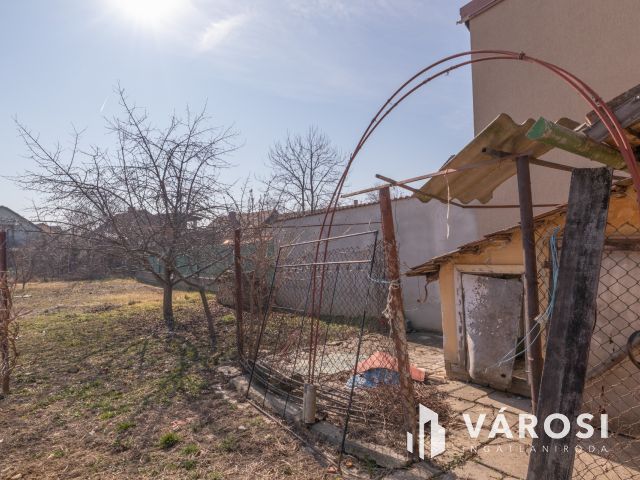 Három generációs 6 szobás családi ház Tápén