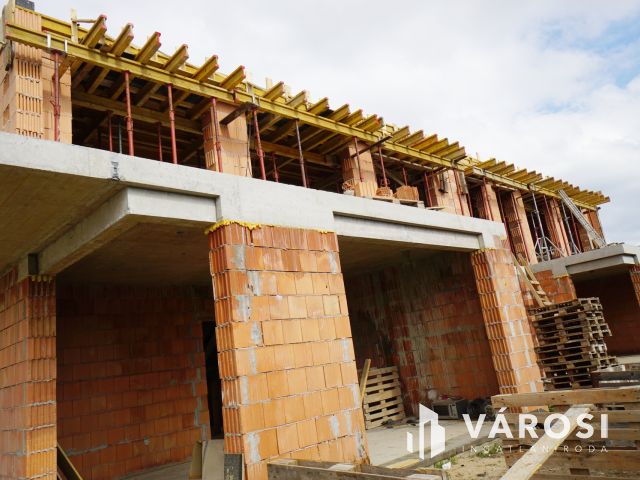 Nem klasszikus ikerház-önálló otthon élmény Ganzkertvárosban