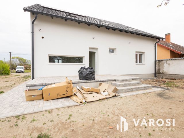 Hatalmas családi ház május végi költözéssel!