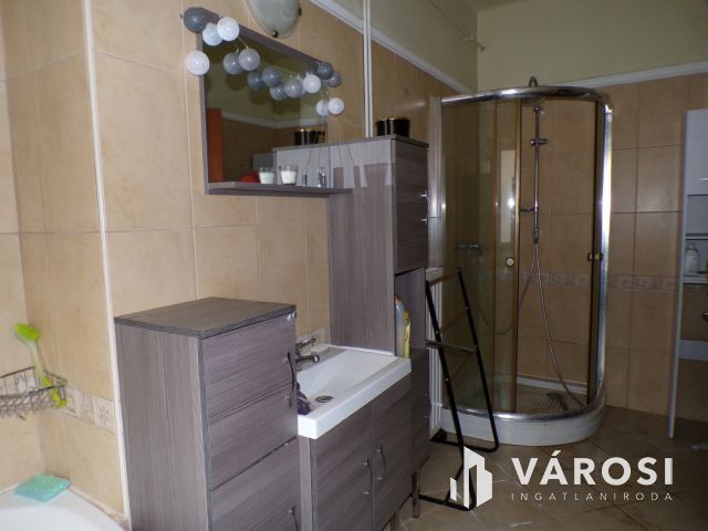 Csendes utcában tágas otthonos ház eladó!