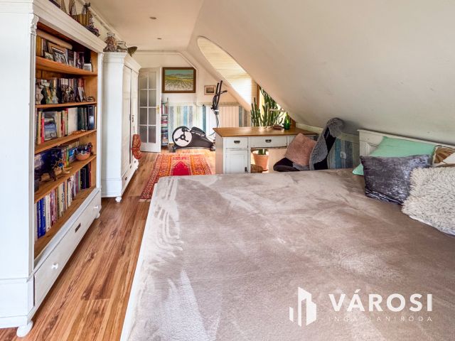 Tágas, napfényes ház Gyula legszebb utcájában