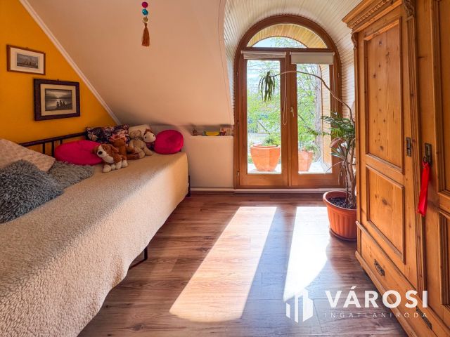 Tágas, napfényes ház Gyula legszebb utcájában