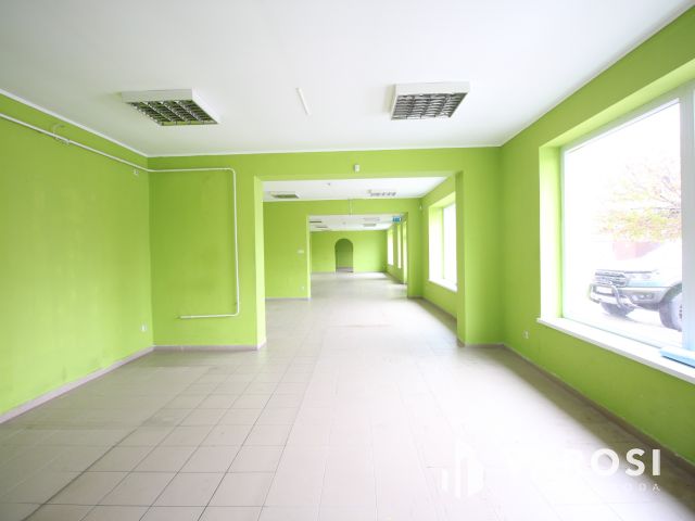 Szentesen, központhoz közeli üzlethelyiség kiadó.