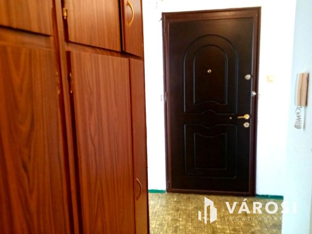 Erkélyes, világos lakás felújítási lehetőséggel Angyalföldön