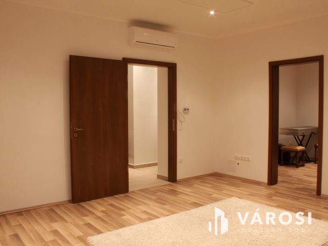 Eladó társasház Győr-Nádorváros csendes zsákutcájában