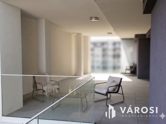 Nagy fedett teraszos lakás a Sestakertben eladó