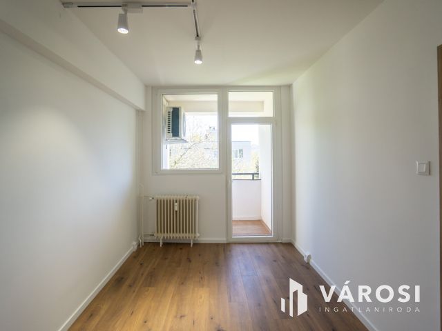Felújított 3 szobás lakás szigetelt társasázban