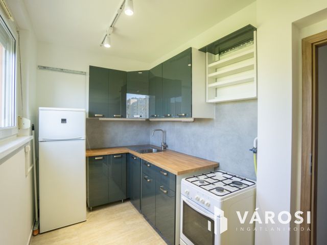 Felújított 3 szobás lakás szigetelt társasázban