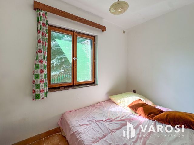 Két telek, egy nyaraló és sok-sok gyümölcsfa Szanazugban