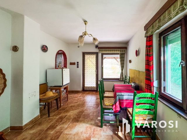 Két telek, egy nyaraló és sok-sok gyümölcsfa Szanazugban