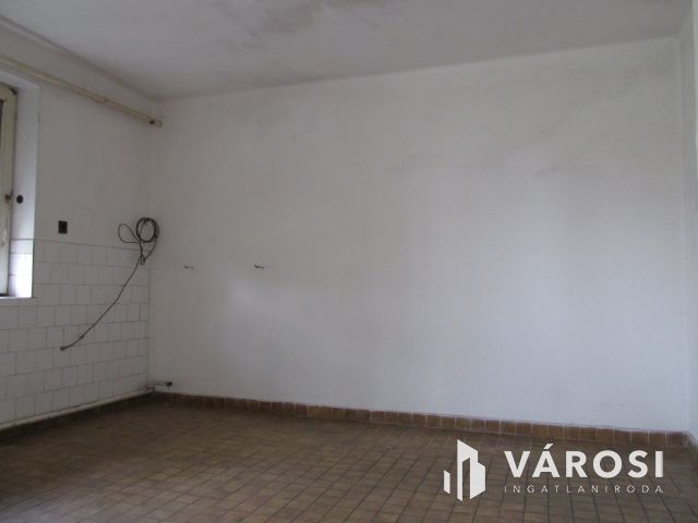 Kétszintes családi ház Dejtár központjához közel