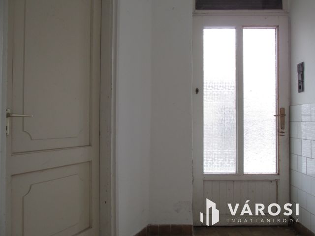 Kétszintes családi ház Dejtár központjához közel