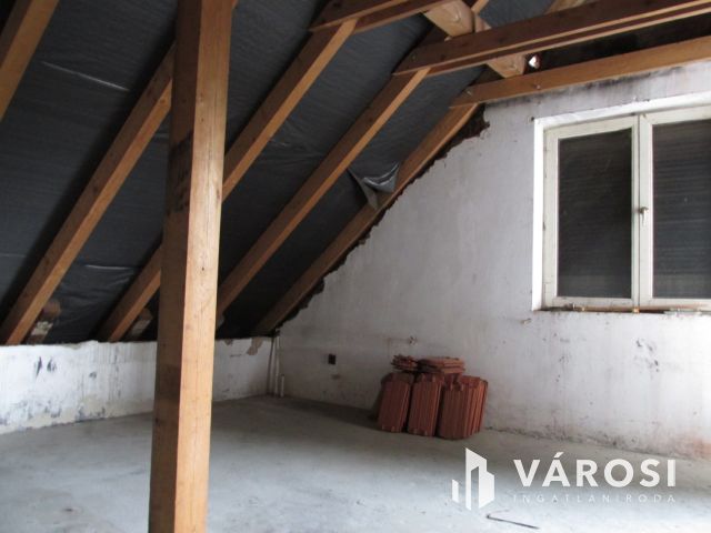 Kétszintes családi ház Dejtár központjához közel