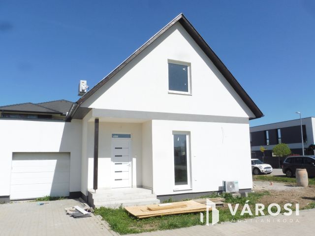 Újszegedi,nyugis,zöld-környezetben ház eladó.