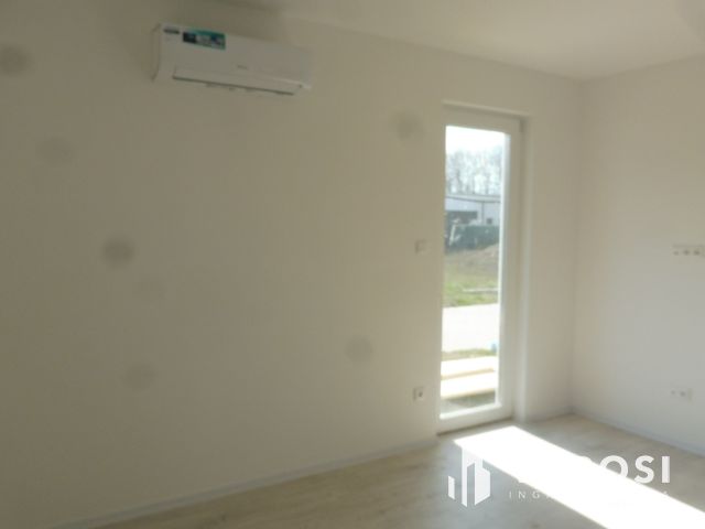 Újszegedi,nyugis,zöld-környezetben ház eladó.