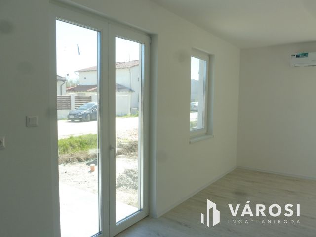 Újszegedi,nyugis,zöld-környezetben ház eladó.