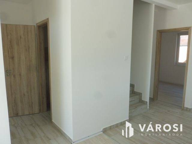 Újszegedi,nyugis,zöld-környezetben ház eladó.