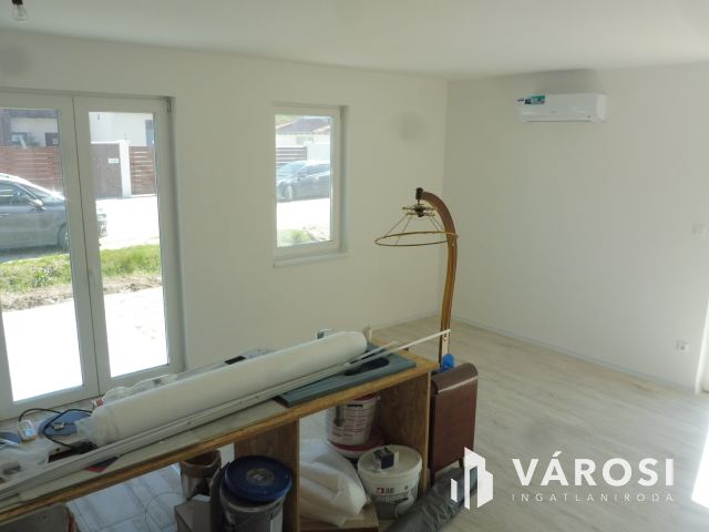 Újszegedi,nyugis,zöld-környezetben ház eladó.