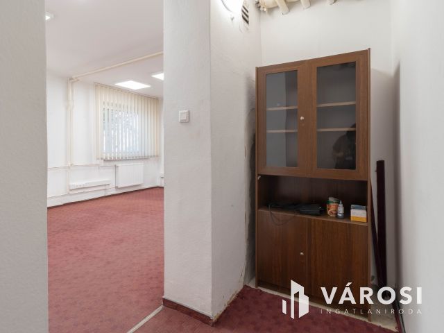 32 m2-es, földszinti iroda kiadó Fáy utcai irodaépületben
