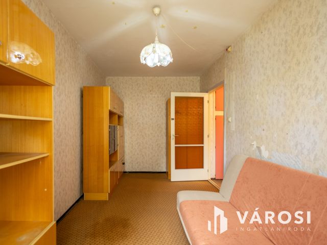 Felújítandó panelprogramos a Hont Ferenc utcában