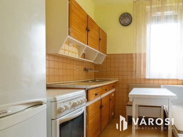 4.emeleti, erkélyes, azonnal kiadható, felújított lakás