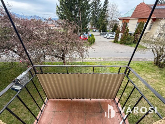 Első emeleti, erkélyes lakás eladó!