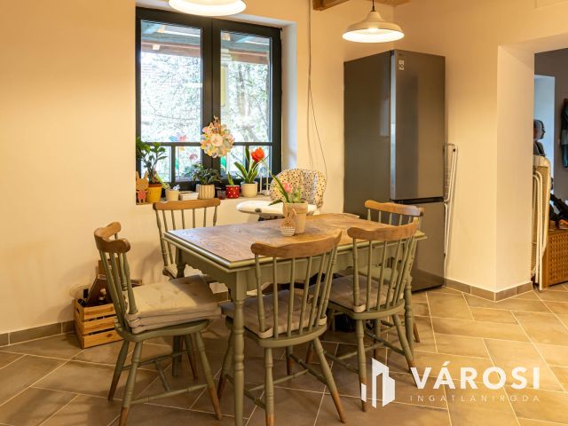 Családi ház Úriban megújult belsővel