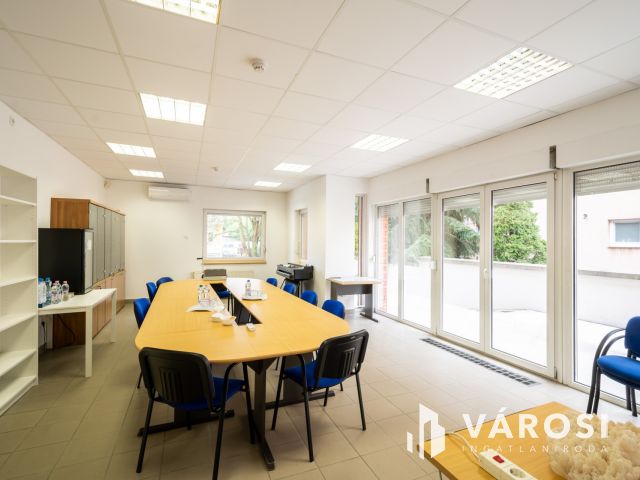 Kiadó, földszinti, napfényes iroda Zuglóban |