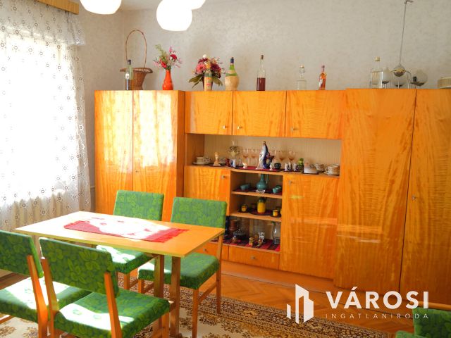 Écsi családiház eladó!