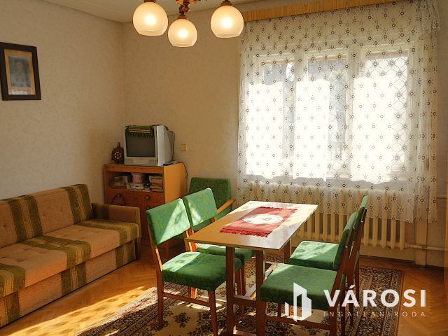 Écsi családiház eladó!