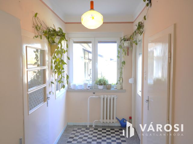 Écsi családiház eladó!