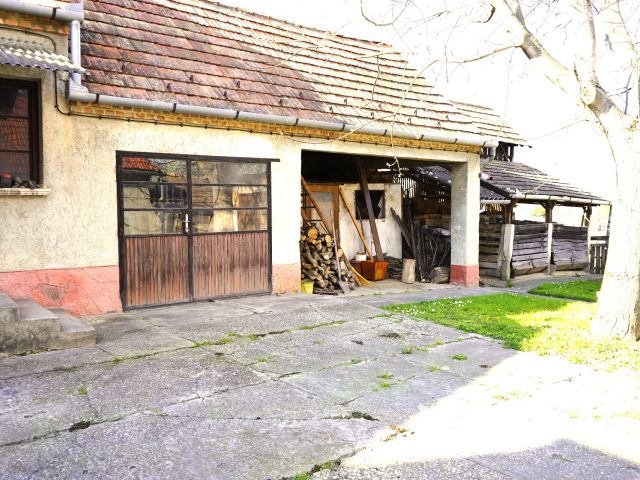 Écsi családiház eladó!